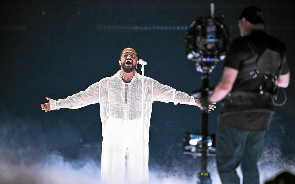 découvrez les coulisses des nrj music awards où slamine a été au cœur de la polémique. plongez dans les réactions et les critiques qui ont secoué l'événement, ainsi que les témoignages des fans et des professionnels du milieu.