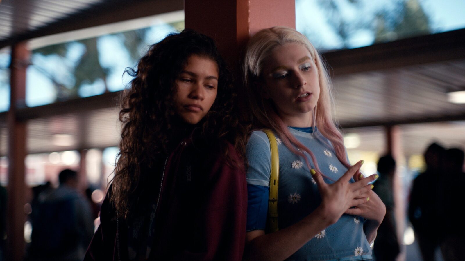 découvrez l'univers captivant de 'euphoria' sur netflix, une série qui explore les défis de l'adolescence moderne à travers des personnages complexes et des récits émouvants. plongez dans des thèmes puissants, des performances époustouflantes et une esthétique visuelle saisissante.