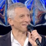 découvrez les habitudes fascinantes de nagui, l'animateur emblématique de la télévision française. plongez dans son quotidien, ses rituels de travail et ses passions qui font de lui une figure incontournable du paysage médiatique.