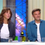 découvrez l'incroyable lapsus de yann barthès qui a fait le buzz ! plongez dans les coulisses de l'émission et revivez ce moment hilarant qui a captivé les téléspectateurs. suivez-nous pour un décryptage amusant et inoubliable !