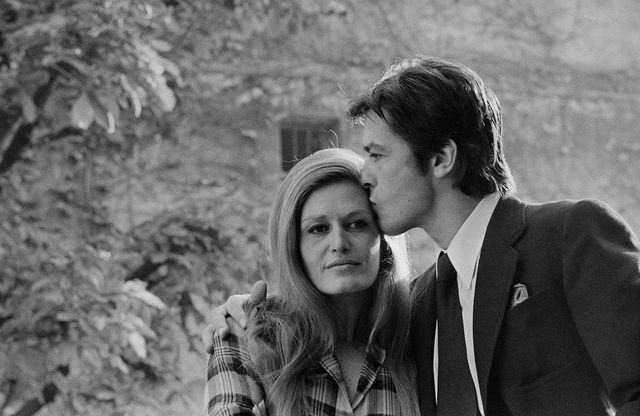 découvrez l'incroyable parcours d'alain delon et hiromi rollin alors qu'ils explorent la vie fascinante de rosalie van breemen, une muse intemporelle. un voyage entre cinéma, art et passions dans l'univers captivant de ces trois personnalités.