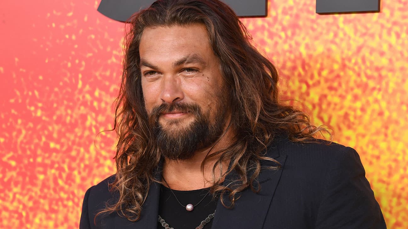 découvrez les temps forts de cannes 2025 avec la présence de star internationales telles que jason momoa, dwayne johnson et lee. plongez dans l'univers du cinéma et des célébrités à travers cet événement incontournable qui promet glamour et émotions.