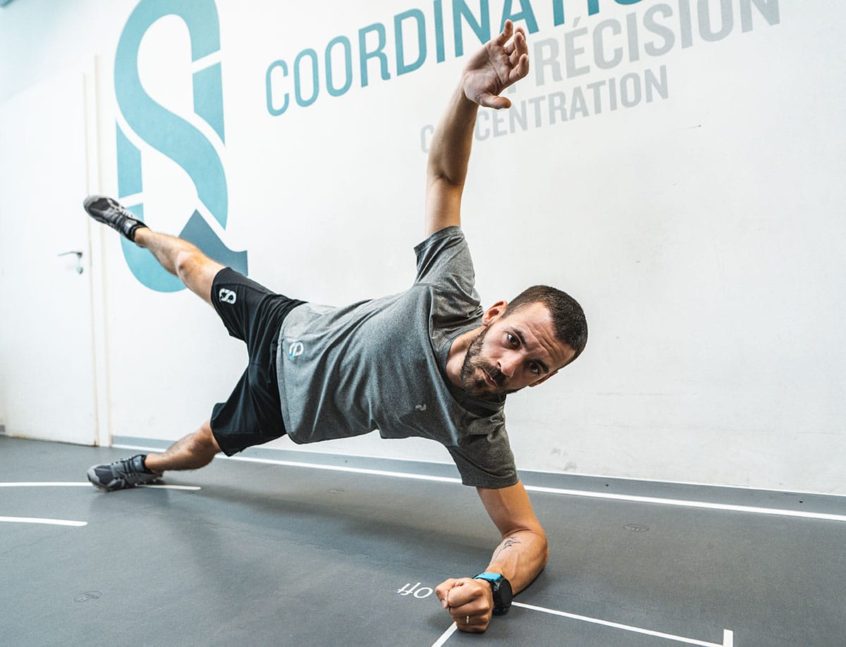 découvrez l'importance du gainage essentiel pour renforcer votre sangle abdominale, améliorer votre posture et optimiser vos performances sportives. apprenez les meilleures techniques et exercices pour intégrer le gainage dans votre routine quotidienne.