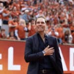 découvrez un hommage ému à rafael nadal lors de roland-garros, mettant en lumière sa carrière exceptionnelle, ses exploits sur le court et son impact indélébile dans le monde du tennis. revivez les moments clés qui ont marqué l'histoire de ce tournoi mythique et témoignez de la passion d'un champion éternel.