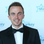 découvrez l'émotion de frankie muniz en revenant sur son rôle emblématique dans la série malcolm. plongez dans les souvenirs et les réflexions sur son parcours d'acteur et l'impact de cette sitcom culte.