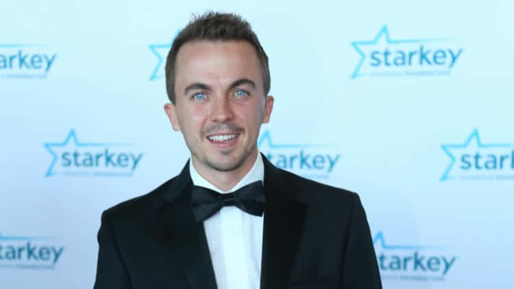 découvrez l'émotion de frankie muniz en revenant sur son rôle emblématique dans la série malcolm. plongez dans les souvenirs et les réflexions sur son parcours d'acteur et l'impact de cette sitcom culte.