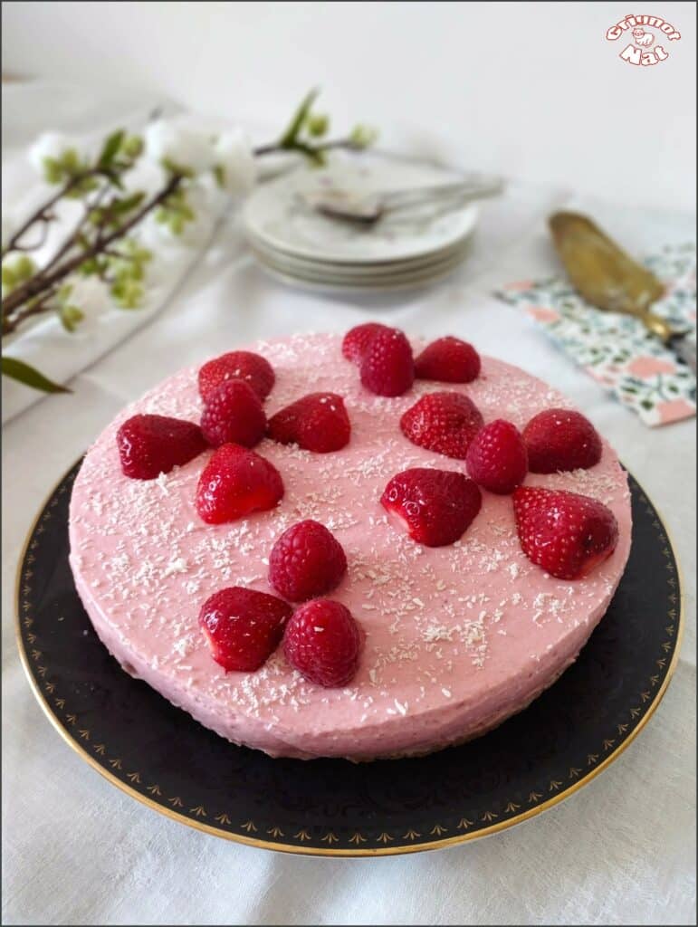 découvrez notre délicieuse mousse fraises légère, un dessert aérien et rafraîchissant qui allie douceur et légèreté. idéale pour les chaudes journées d'été, cette recette faite à base de fraises fraîches et de crème légère ravira vos papilles sans culpabilité. parfaite pour impressionner vos invités ou pour un moment de gourmandise retrouvé !