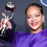 la superstar rihanna traverse une période difficile après le décès de son père. découvrez comment elle rend hommage à cet homme qui a joué un rôle essentiel dans sa vie et comment elle surmonte cette perte tragique.