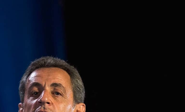 découvrez bruni, l'imitateur talentueux de sarkozy, qui vous fera revivre les moments emblématiques de la politique française avec humour et finesse. laissez-vous divertir par ses performances uniques et son incroyable ressemblance vocale.