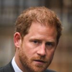 découvrez les dessous du conflit entre charles iii et harry, ainsi que le rôle apaisant de camilla dans cette situation tendue. plongez dans les relations complexes de la famille royale britannique et les efforts de réconciliation qui se dessinent.