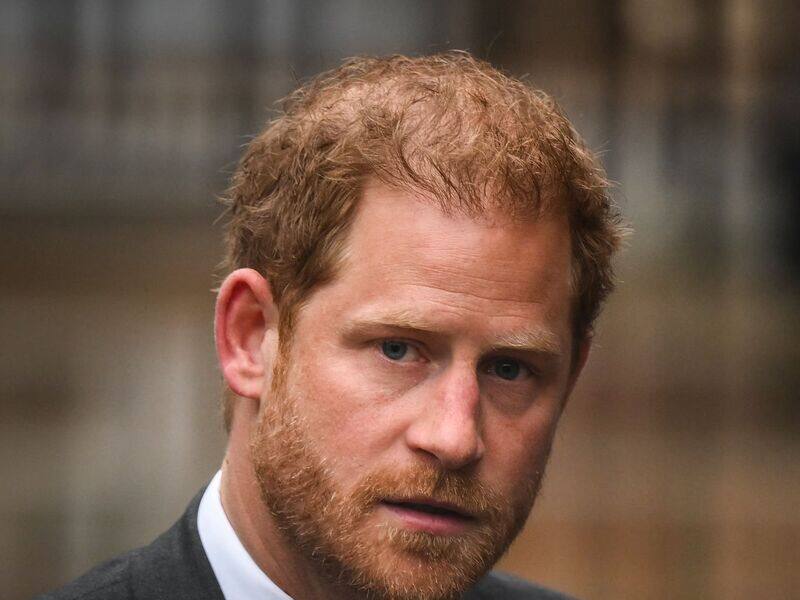 découvrez les dessous du conflit entre charles iii et harry, ainsi que le rôle apaisant de camilla dans cette situation tendue. plongez dans les relations complexes de la famille royale britannique et les efforts de réconciliation qui se dessinent.