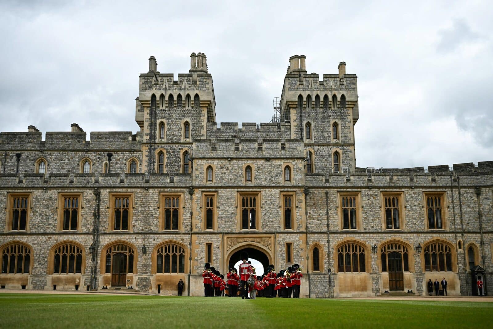 découvrez les révélations surprenantes sur l'usage des drogues au château de windsor. plongée dans l'histoire méconnue de l'une des résidences royales les plus emblématiques du royaume-uni, où secrets et scandales se mêlent.