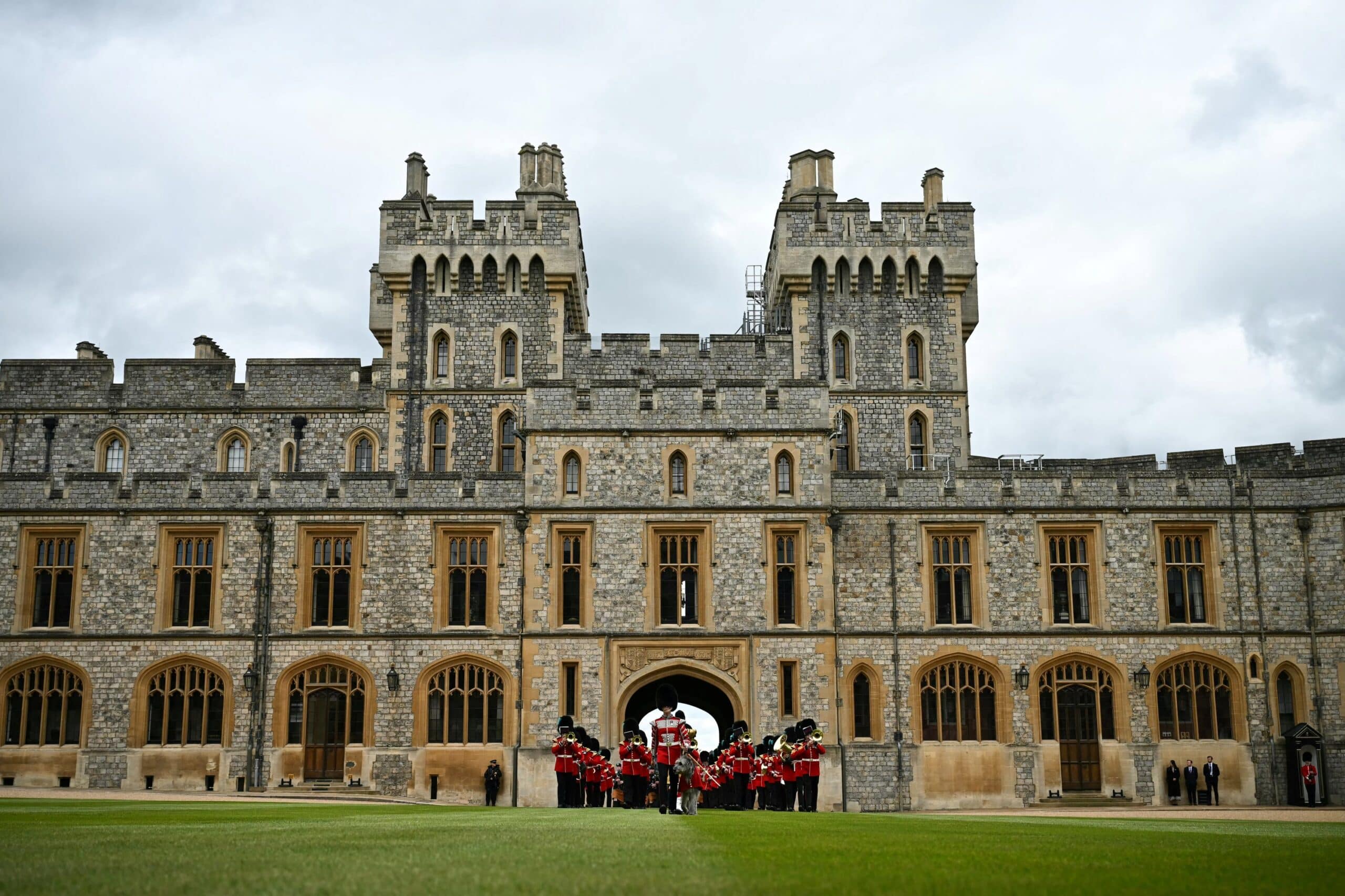 découvrez les révélations surprenantes sur l'usage des drogues au château de windsor. plongée dans l'histoire méconnue de l'une des résidences royales les plus emblématiques du royaume-uni, où secrets et scandales se mêlent.