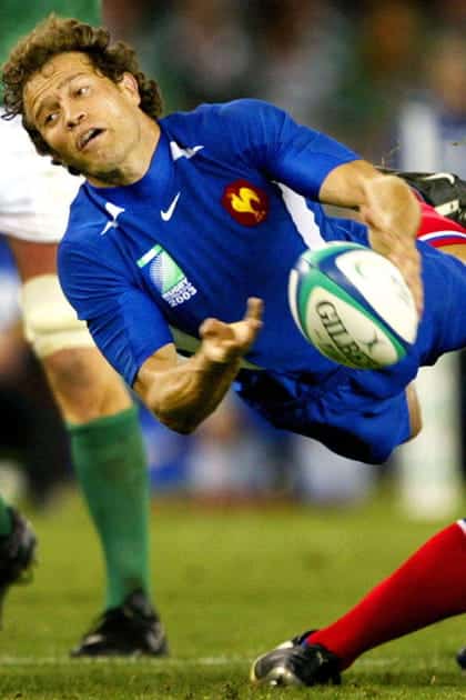 découvrez l'analyse approfondie de fabien galthié sur la performance de antoine dupont, mettant en lumière les compétences et les stratégies du demi de mêlée star qui font de lui un joueur exceptionnel. plongez dans les commentaires de l'entraîneur et ses perspectives sur l'avenir du rugby français.