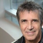 découvrez un hommage émouvant à julien clerc, l'un des artistes les plus emblématiques de la chanson française. revivez ses plus grands succès et plongez dans l'univers poétique de cet artiste à part, dont les mélodies envoûtantes continuent de toucher des générations entières.