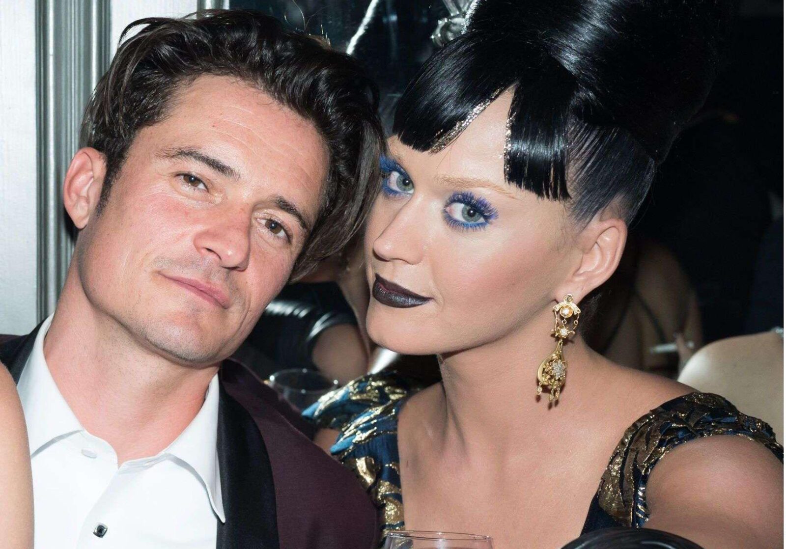 découvrez les détails surprenants de la séparation de katy perry et orlando bloom lors du mariage somptueux de jeff bezos. un événement qui a captivé l'attention des médias et des fans, révélant les tensions dans le couple. ne manquez pas cette analyse exclusive des coulisses d'une soirée qui a pris une tournure inattendue.