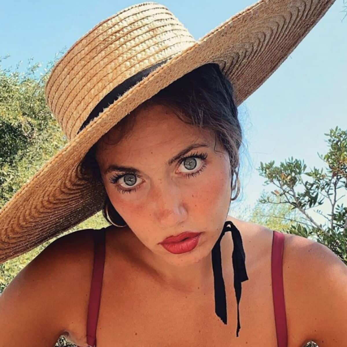 découvrez la joie de louise chabat qui attend une petite fille ! plongez dans son univers pendant cette période magique de grossesse, entre émotions, préparatifs et inspirations pour accueillir son enfant.