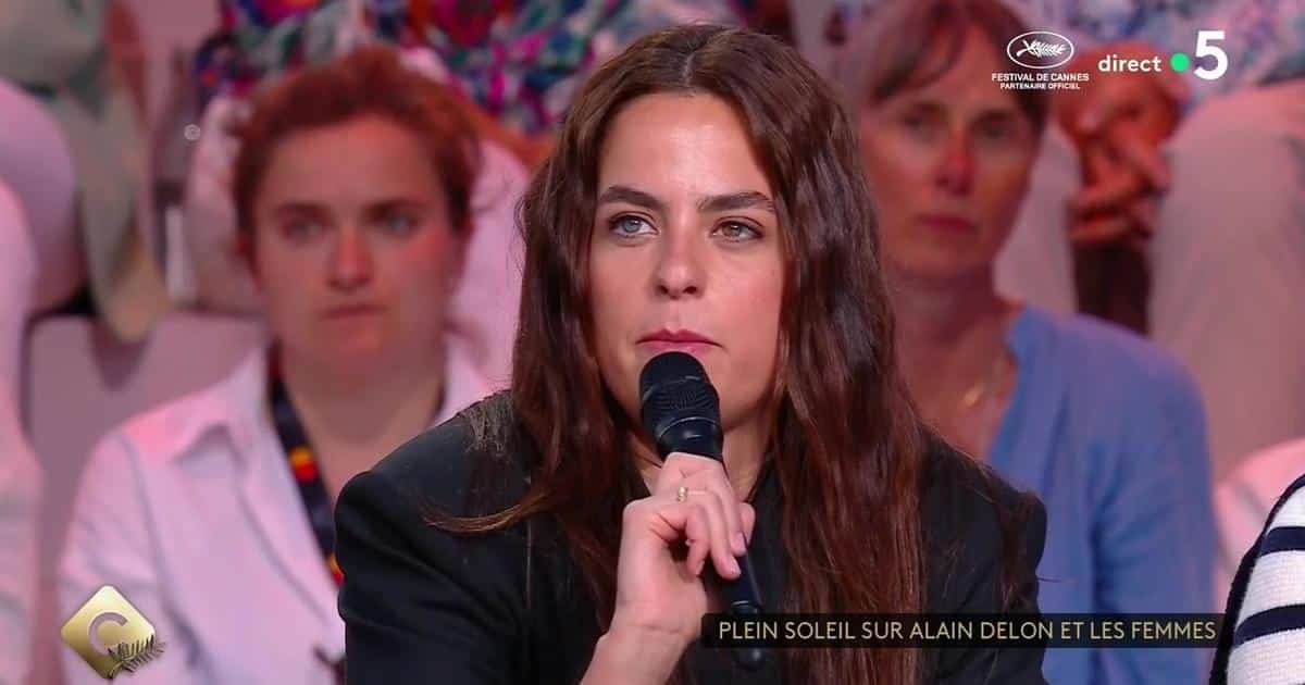 découvrez la rencontre exceptionnelle entre nagui et alain delon, deux icônes du divertissement français. plongée dans leurs échanges captivants, anecdotes mémorables et moments émouvants, cet événement promet de faire vibrer les fans. ne manquez pas cette occasion unique de les voir se retrouver sur scène!