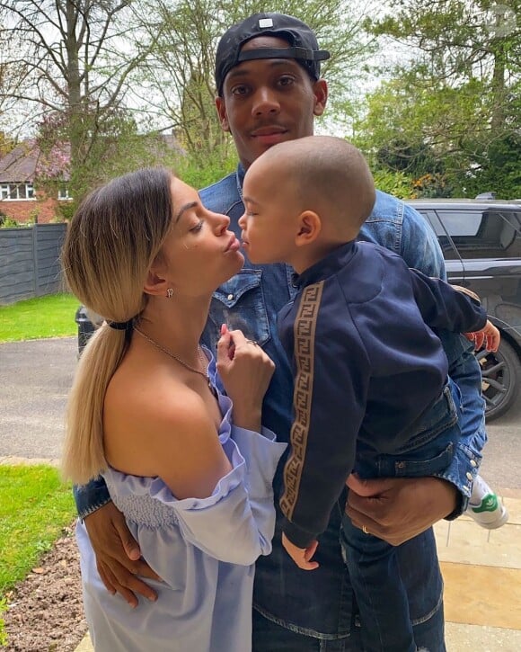 découvrez la joyeuse annonce de la naissance de l'enfant d'anthony martial, révélant des détails émouvants sur cette nouvelle étape dans la vie du footballeur. un moment plein de bonheur pour la famille martial.
