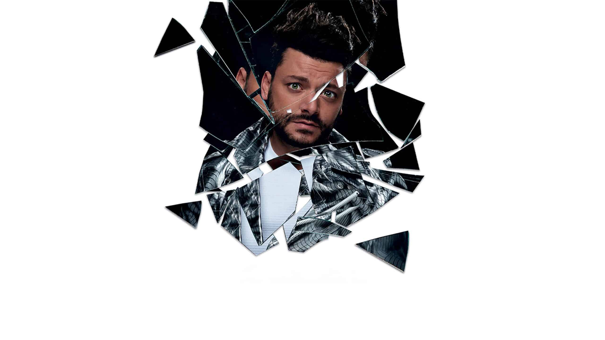 découvrez le nouveau spectacle 'père kev adams masque', où l'humoriste star mêle anecdotes personnelles et humour percutant. plongez dans un univers unique alliant rires et réflexions sur la parentalité. ne manquez pas cette performance incontournable qui ravira petits et grands !