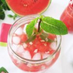 découvrez notre délicieux smoothie pastèque-coco, une boisson rafraîchissante et fruitée qui allie la douceur de la pastèque à la richesse crémeuse de la noix de coco. parfait pour un en-cas sain ou un moment de fraîcheur estival.