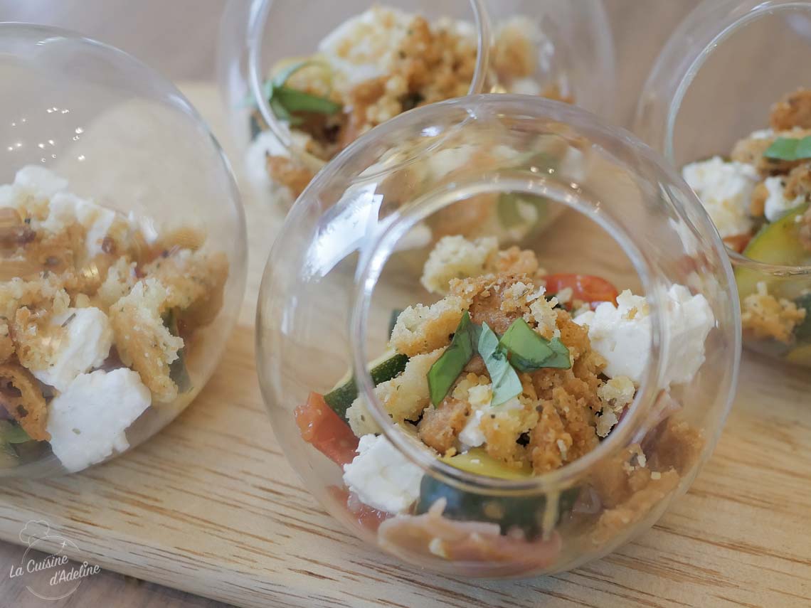 découvrez notre recette de crumble salé d'été, un plat léger et savoureux qui met en valeur les légumes de saison. parfait pour un repas convivial, ce crumble croustillant ravira vos papilles avec ses arômes estivaux.