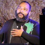 découvrez les détails de l'arrestation de dieudonné lors de son spectacle, un événement qui suscite de vives réactions. plongez dans l'ambiance de cette soirée controversée et les retombées médiatiques qui en découle.