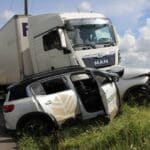découvrez une histoire poignante où un drame tragique lié à un accident de voiture bouleverse des vies. plongez dans les conséquences émotionnelles et humaines d'une collision inattendue qui met en lumière les luttes personnelles des personnages.