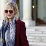 découvrez l'élégance de l'écharpe de beauté présentée par flavie. un accessoire incontournable pour parfaire votre style et ajouter une touche de chic à toutes vos tenues.