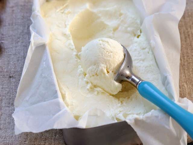 découvrez notre recette de glace maison sans sorbetière ! facile à préparer, cette gourmandise glacée ravira vos papilles avec des ingrédients frais. parfaite pour les chaudes journées d'été, apprenez à réaliser des glaces délicieuses et crémeuses, sans équipement complexe. régalez-vous avec cette méthode simple et rapide !