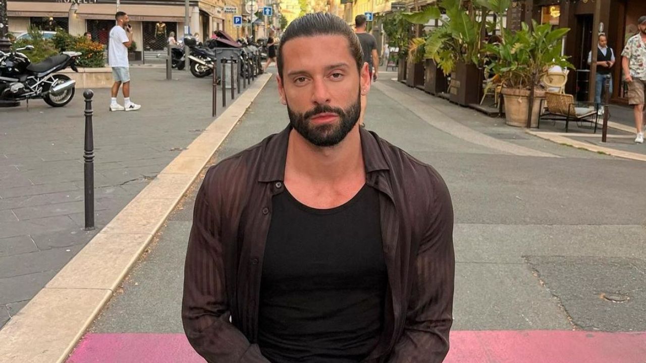 découvrez l'intimité de hugo manos alors qu'il partage les détails captivants de sa vie sentimentale. plongez dans ses expériences, ses réflexions sur l'amour et ses relations, et laissez-vous inspirer par son authenticité.