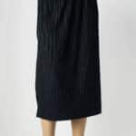 découvrez notre collection de jupes mi-longues qui mettent en valeur votre silhouette avec élégance. idéales pour toutes les occasions, ces pièces féminines allient confort et style, vous permettant de vous sentir belle et à la mode partout où vous allez.