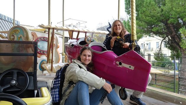 découvrez l'univers captivant de louise et zoé, deux héroïnes intrépides qui vous entraînent dans une aventure au féminin pleine de surprises, d'amitié et de courage. rejoignez-les dans leur quête inspirante et célébrons ensemble la force des femmes à travers des expériences uniques et palpitantes.