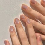 découvrez les manucures tendance pour onglets courts, alliant élégance et modernité. inspirez-vous de nos designs créatifs et faciles à porter au quotidien pour des ongles stylés et raffinés.