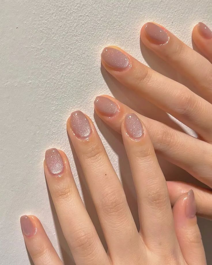 découvrez les manucures tendance pour onglets courts, alliant élégance et modernité. inspirez-vous de nos designs créatifs et faciles à porter au quotidien pour des ongles stylés et raffinés.
