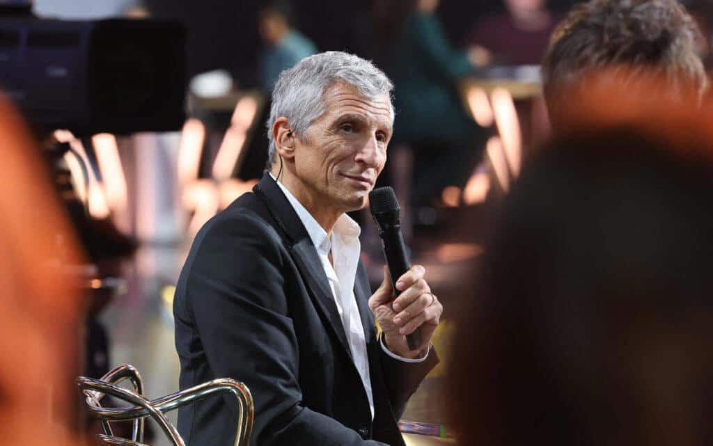 découvrez le quotidien bien rempli de nagui, l'animateur emblématique de la télévision française. entre ses nombreuses émissions, projets et engagements, plongez dans l'univers de cet homme aux multiples talents et apprenez comment il jongle avec un emploi du temps aussi chargé.
