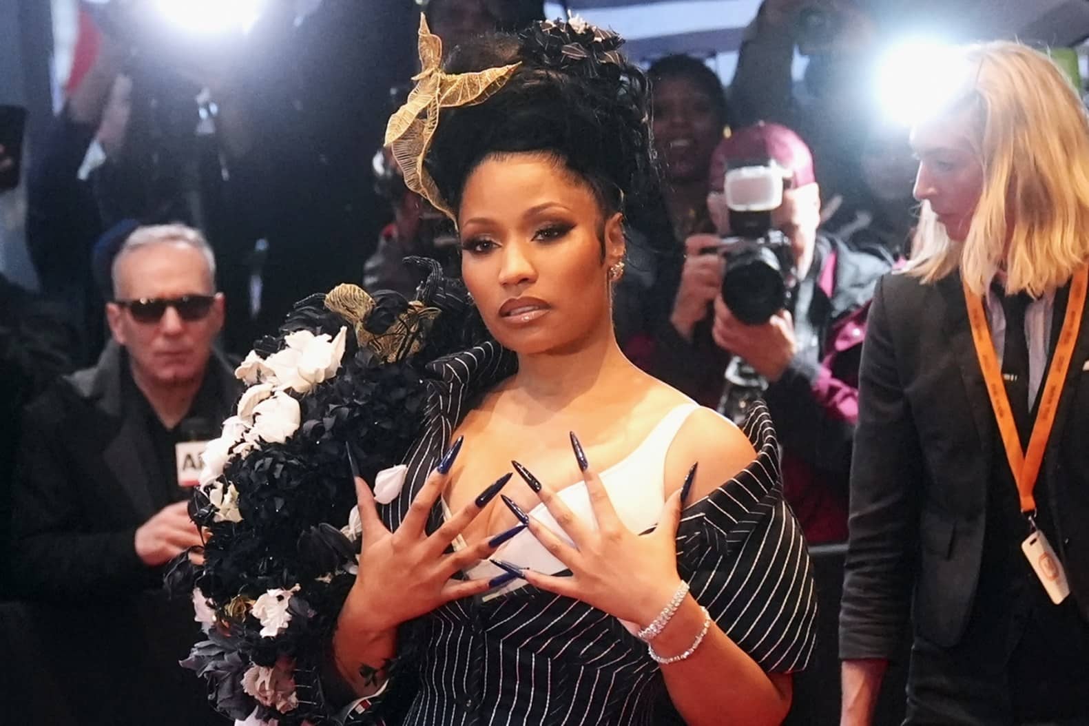 découvrez l'affrontement épique entre deux géants du rap, nicki minaj et jay-z. analyse des styles, des succès et des contributions musicales de ces artistes iconiques. plongez dans cet univers dynamique où la créativité et le talent s'affrontent pour déterminer qui domine vraiment la scène hip-hop.