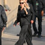 découvrez comment adopter le style emblématique de pamela anderson, alliant glamour et allure décontractée. inspiration mode, conseils vestimentaires et astuces beauté pour incarner la star des années 90 avec audace et élégance.
