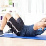 découvrez les différences entre les v-ups et les crunchs, deux exercices emblématiques pour renforcer vos abdominaux. apprenez les bienfaits de chaque mouvement, leurs techniques correctes et comment les intégrer efficacement dans votre routine d'entraînement pour un ventre tonique et sculpté.